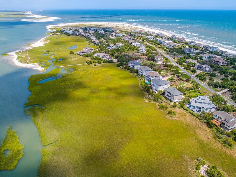 This North Carolina Island Has Five Miles Of Beach But No Hotels, Shops, Or Restaurants - Decor Hint You Need Resident Or Rental-Guest Access To Drive Onto The Island