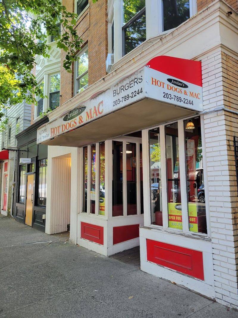 Jordan's Hot Dogs & Mac, New Haven
