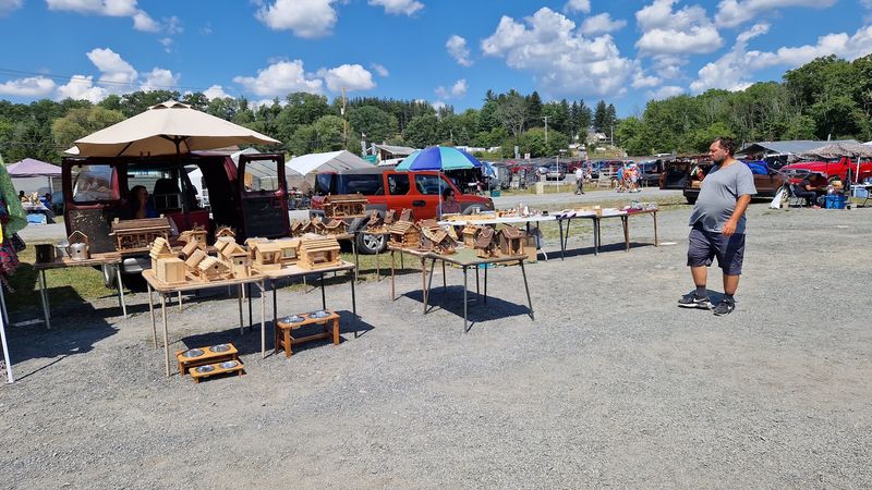 This Pennsylvania Flea Market Has Great Bargains That Require Extra Space In Your Car - Decor Hint Food Finds Worth Waking Up For