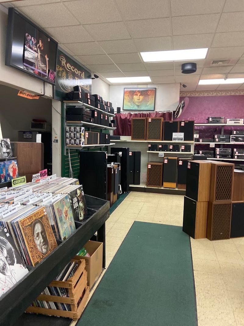 This Wisconsin Store Is Packed With Records Every Collector Will Love - Decor Hint Stereo Gear Worth The Trip