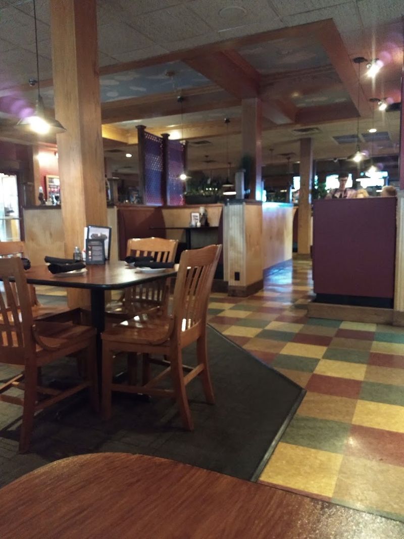 10 Italian Restaurants In Nebraska You'll Want To Visit This Summer - Decor Hint Napoli's, Grand Island