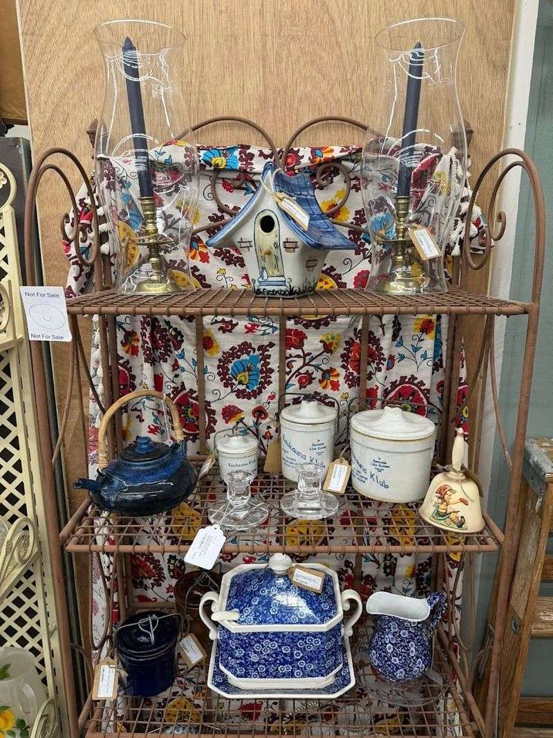 The Retro Kitchenware Section That Steals Hearts