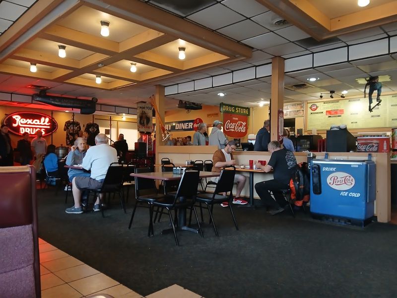 10 Nebraska Restaurants Serving Gravy-Soaked Comfort Food That Hits The Spot - Decor Hint H-i-Way Diner, Lincoln, Nebraska