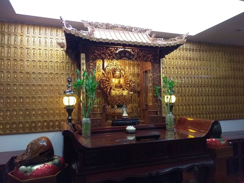 This Texas Temple Is Home To A Massive White Jade Buddha Statue - Decor Hint Vegetarian Offerings And Community Warmth