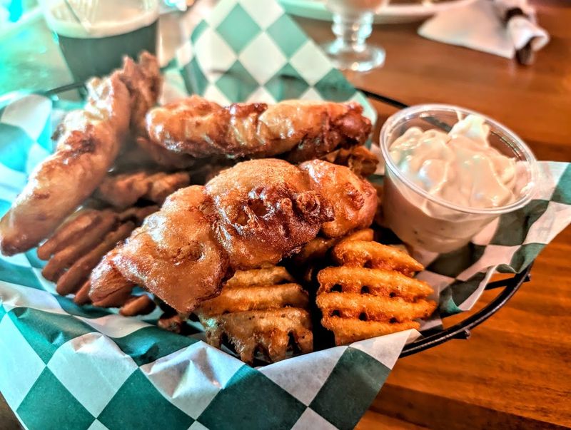 People Travel Across Nebraska For The Crispy Fish And Chips At This Old-School Irish Pub - Decor Hint Sunday Brings A Discounted Fish And Chips Special