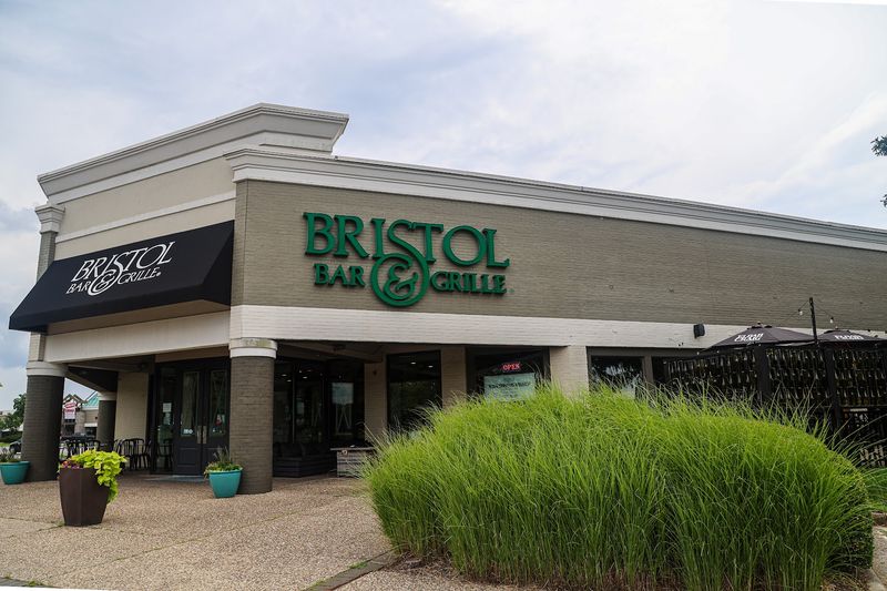 9 Kentucky Spots Serving Hot Browns So Good Even Louisville Purists Approve - Decor Hint Bristol Bar & Grille's