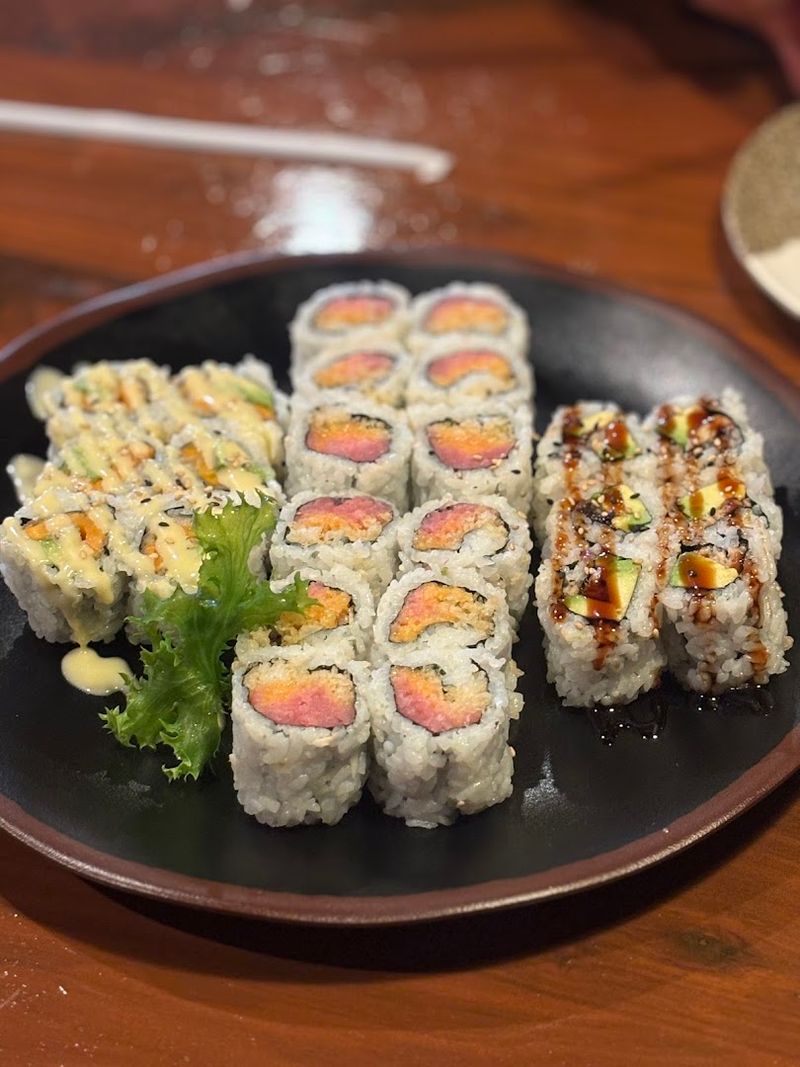 This Buffet In Connecticut Is A Seafood Lover's Dream With Endless Sushi Options - Decor Hint A Fun Pick For Groups
