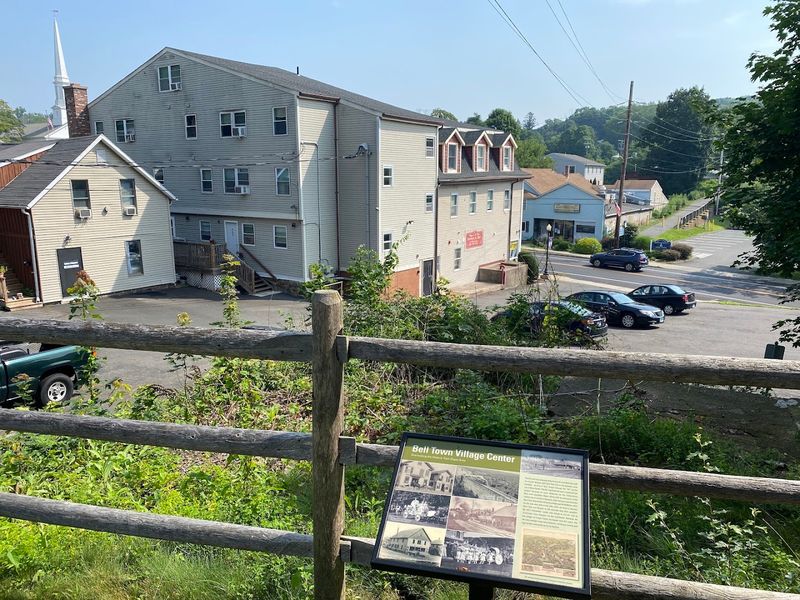 This Charming Connecticut Small Town Has No Crowds And All The Peace You Need - Decor Hint Peace Comes Naturally Without Feeling Too Remote