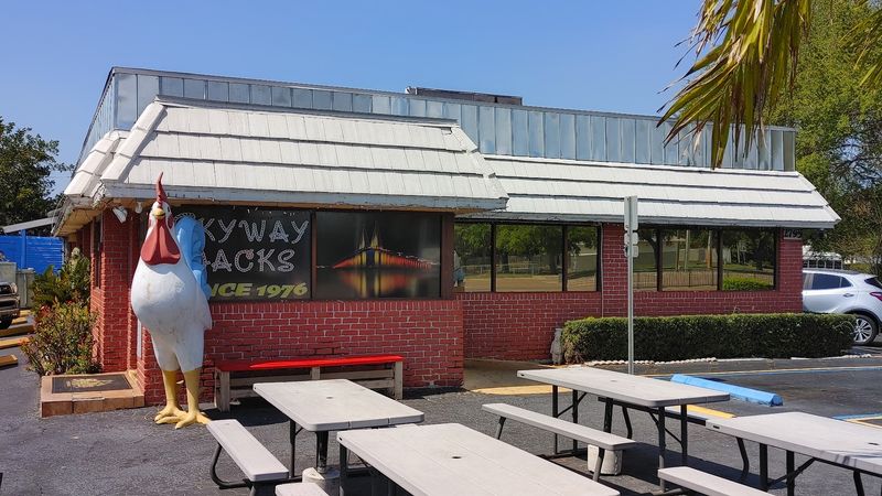 We Found A Cozy Florida Diner That Is Keeping The Soul Of The Classic Breakfast Alive - Decor Hint A Diner With Real Personality
