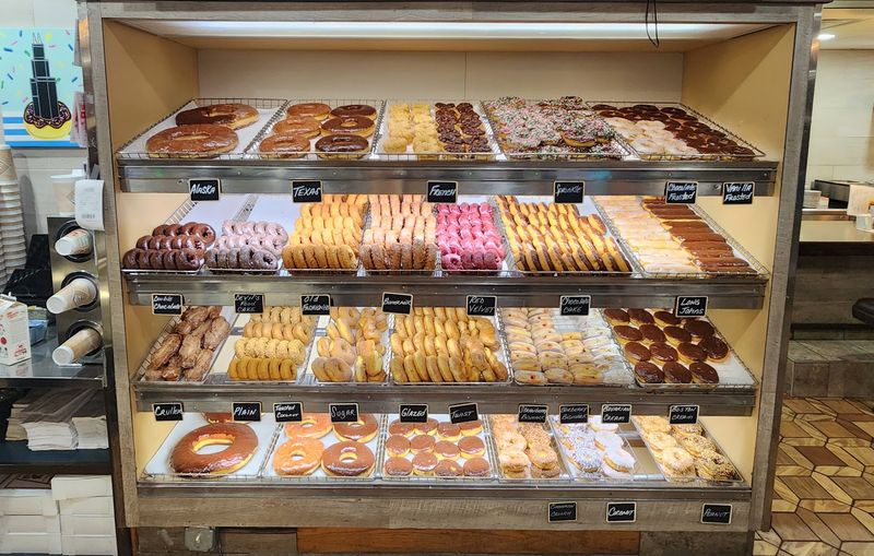 10 Humble Bakeries In Illinois Where The Donuts Are Absolutely Incredible - Decor Hint Huck Finn Restaurant, Chicago