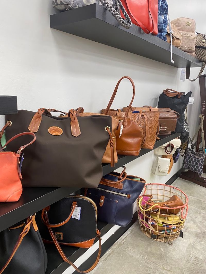 A Connecticut Resale Store Where $16 Can Refresh Your Wardrobe - Decor Hint How To Shop Smart And Leave With More