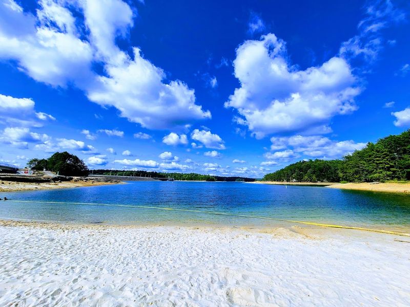 This Kentucky Lake Beach Has Soft Sand And Water So Clear It Feels Like The Caribbean - Decor Hint Why This Spot Keeps Pulling People Back Every Summer