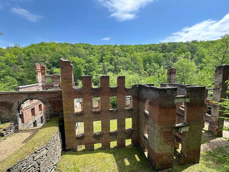 An Eerie Ghost Town Is Lurking In Georgia And It's Straight Out Of A Nightmare - Decor Hint What The Ruins Look Like Up Close