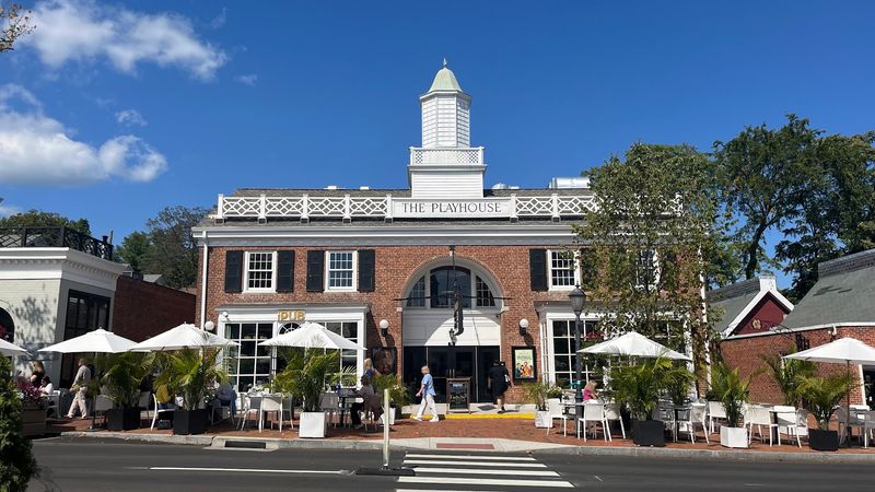Get Ready To Fall In Love With The Most Storybook-Like Town In Connecticut - Decor Hint Downtown Is Easy To Love