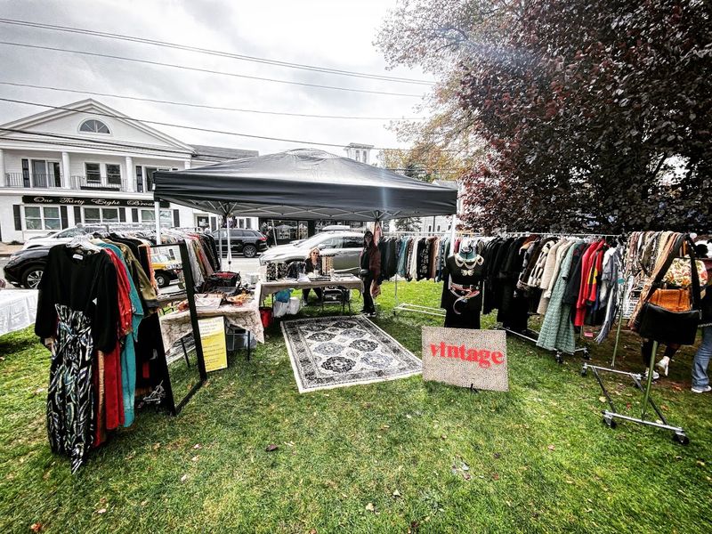 A Connecticut Resale Store Where $16 Can Refresh Your Wardrobe - Decor Hint The Regulars Who Know Something You Don't