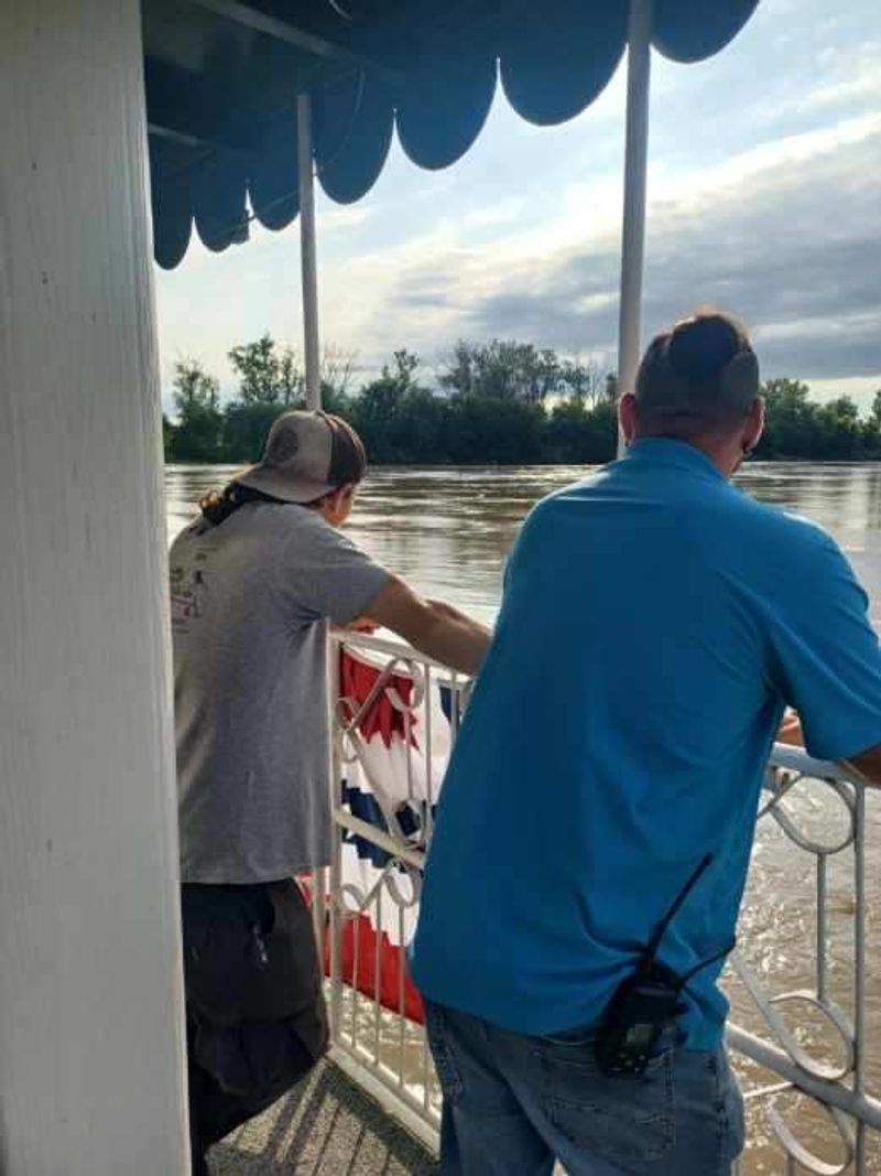 This Romantic Nebraska River Cruise Feels Like A Trip Down The Seine - Decor Hint Planning Your Visit To Brownville