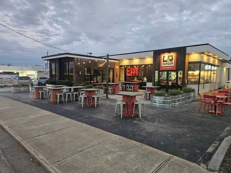 12 Mom-And-Pop Burger Spots In Georgia That Never Disappoint - Decor Hint LR Burger, Monroe