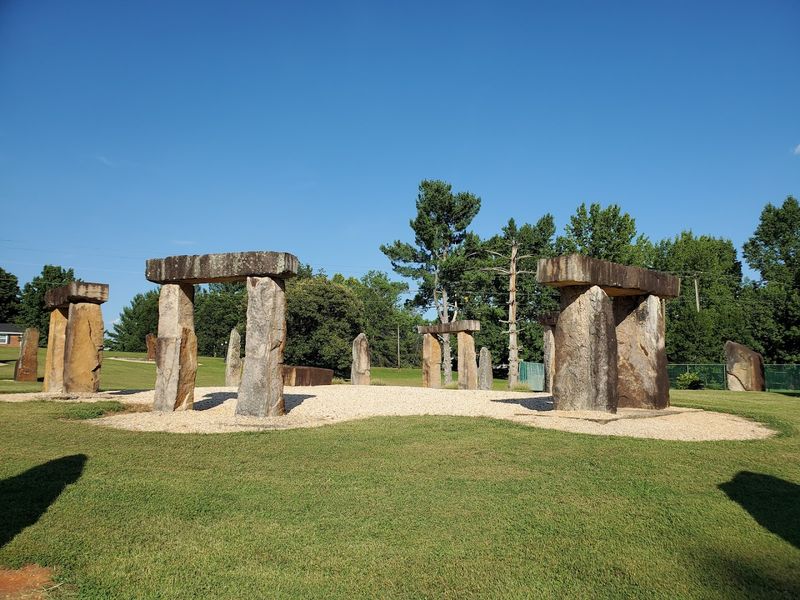 These 14 Kentucky Destinations Offer Full Vacation Experiences Without Spending Over $50 - Decor Hint Kentucky Stonehenge