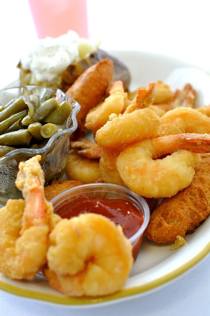 You Can Enjoy A Full Georgia Seafood Platter At This No-Frills Shack - Decor Hint A Fried Shrimp Dinner Worth The Drive