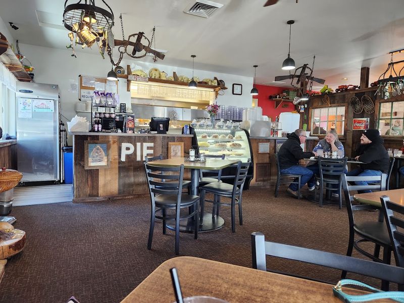 This Idaho Highway Has A Beloved Pie Stop Tradition That Road-Trippers Have Followed For Decades - Decor Hint Cream Pies Bring Serious Roadside-Diner Comfort