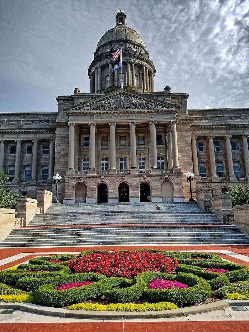 You'd Think This Kentucky Town Was Lifted Right Out Of Europe - Decor Hint The Capitol Building And Its Beaux-Arts Grandeur