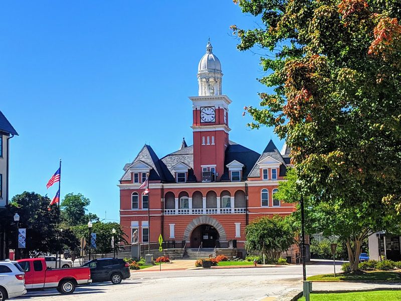 You've Called Georgia Home Your Whole Life And Still Haven't Discovered These 10 Places - Decor Hint Elberton Granite Museum, Elberton