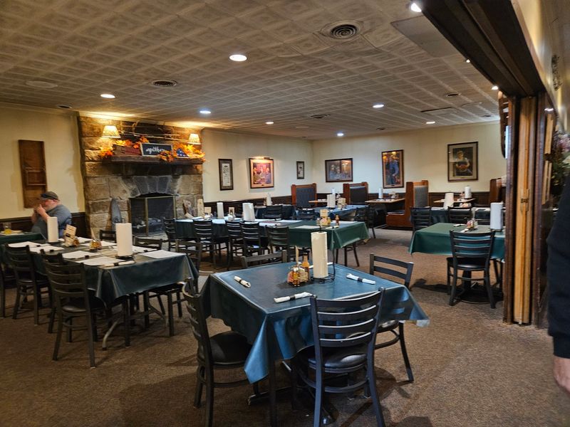 10 Essential Restaurants In Owensboro, Kentucky Worth The Trip In 2026 - Decor Hint Moonlite Bar-B-Q Inn