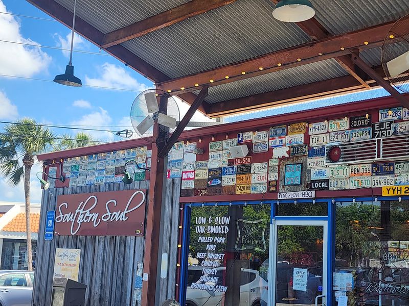 10 Georgia Hole-In-The-Wall Restaurants Locals Say Are Better Than Upscale Places - Decor Hint Southern Soul Barbeque, Saint Simons Island