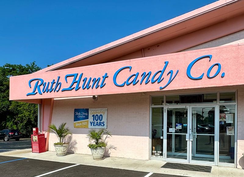 10 Old-Fashioned Candy Shops In Kentucky That Feel Like Willy Wonka's Factory - Decor Hint Ruth Hunt Candy Company
