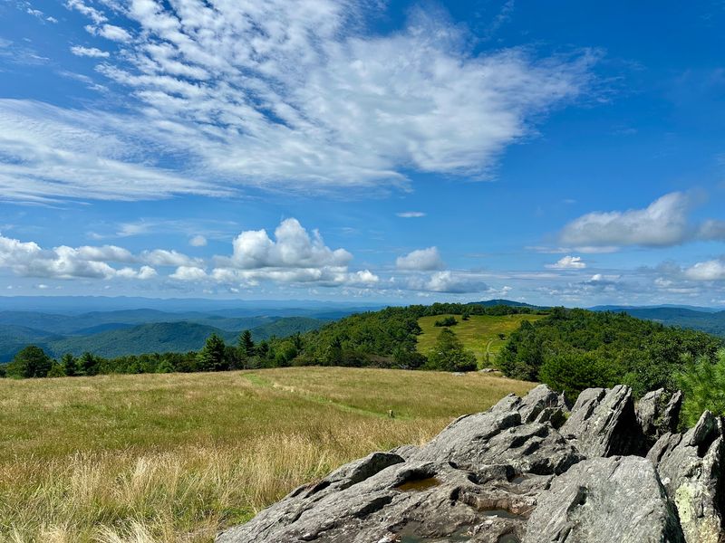 10 Quiet North Carolina Hikes To Escape The August Crowds In 2026 - Decor Hint Bluff Mountain Trail, Doughton Park, Laurel Springs