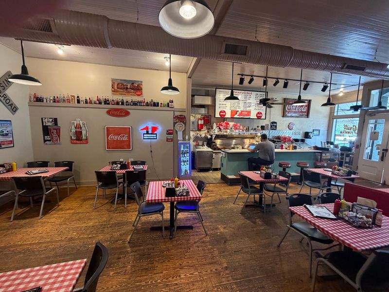 Ward's Grill, Saluda