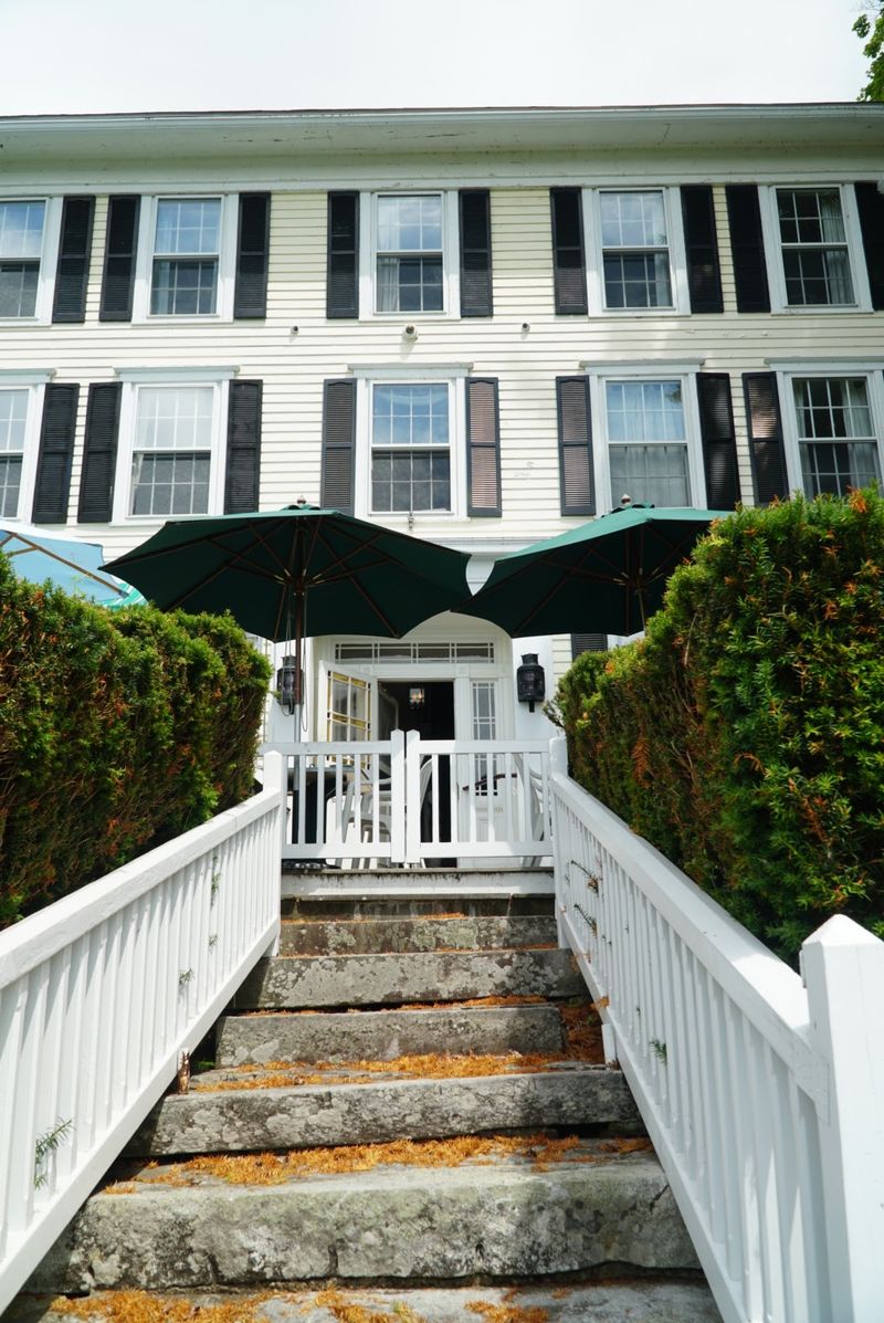 The Hopkins Inn & Restaurant, Warren