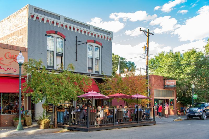 Currents Steak & Seafood, Salida