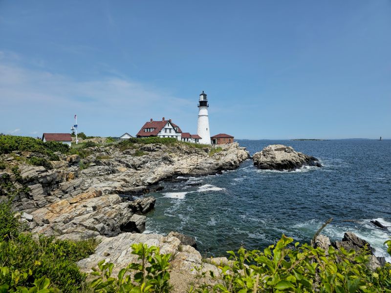 9 Budget-Friendly Road Trip Destinations In Maine That Will Surprise Your Wallet - Decor Hint Fort Williams Park