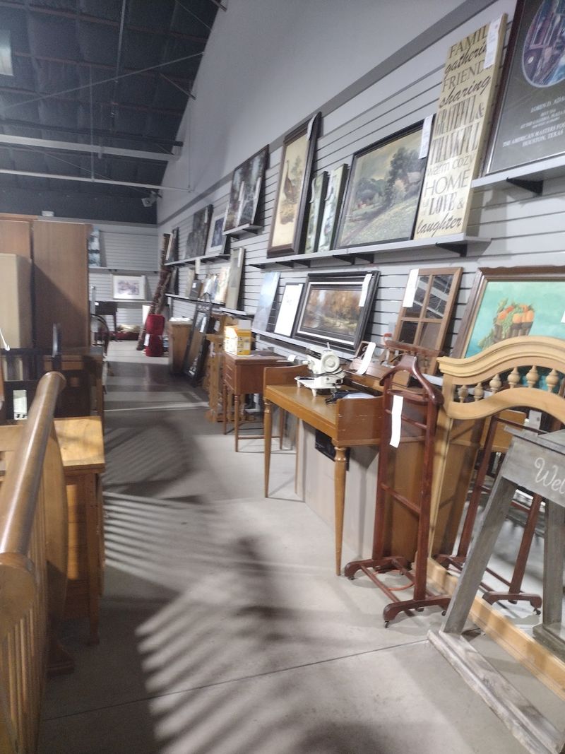 9 Cash-Only Texas Thrift Stores That Belong On Your Weekend Bargain Bucket List - Decor Hint Second Chance Emporium