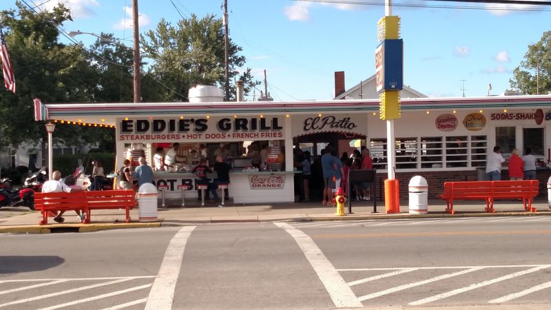 The Ohio Lake Town That Residents Say Has Been Overtaken By Summer Tourists - Decor Hint Eddie's Grill A Burger Stand That Became A Legend