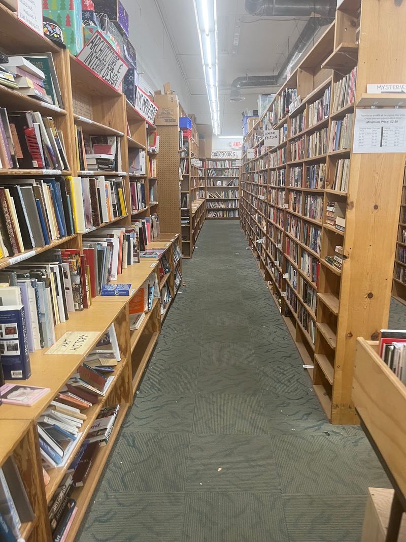 This Georgia Used-Book Wonderland Is So Loved People Drive Hours For It - Decor Hint Over 150,000 Items Under One Roof