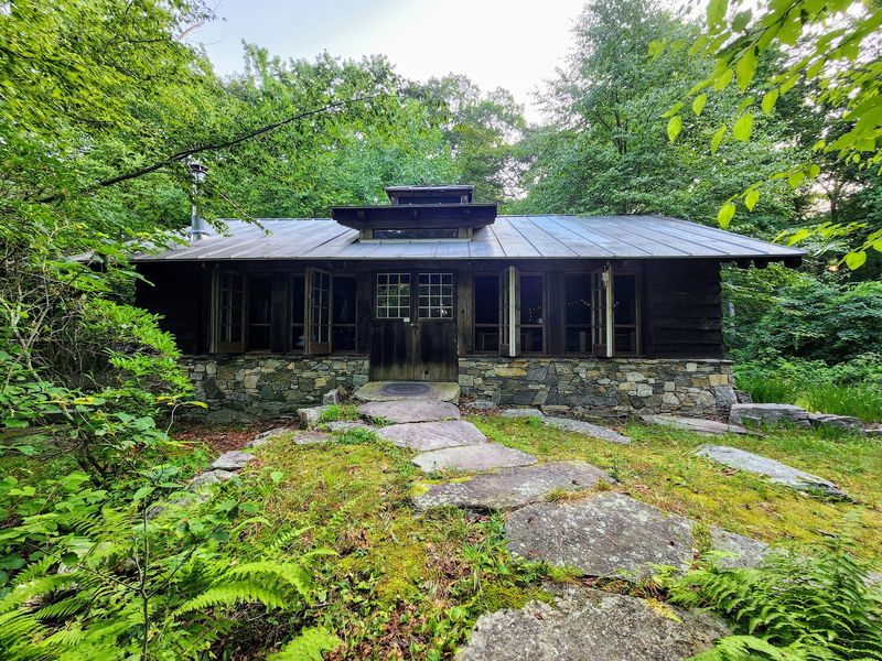 A 60-Acre Connecticut Nature Retreat Where The Cabins Look Straight Out Of A Storybook - Decor Hint Sixty Acres Hidden In The Woods