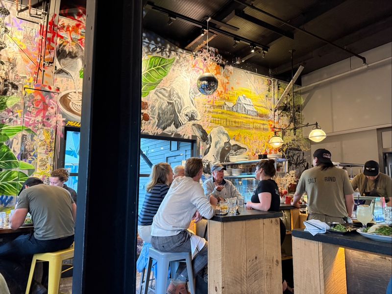 This Vermont Restaurant Serves Oysters So Good You’ll Want To Come Back - Decor Hint Bar Seats Are Prime Real Estate