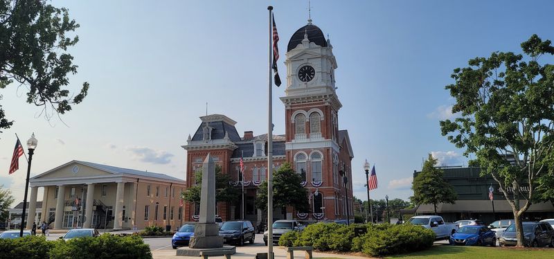 This Storybook Georgia Town Feels Like The Setting Of A Hallmark Movie - Decor Hint The Courthouse With The Famous Clock Tower