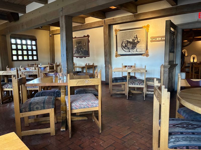This New Mexico Mom-And-Pop Restaurant Serves Incredibly Good Comfort Food - Decor Hint Adobe Walls From 1785