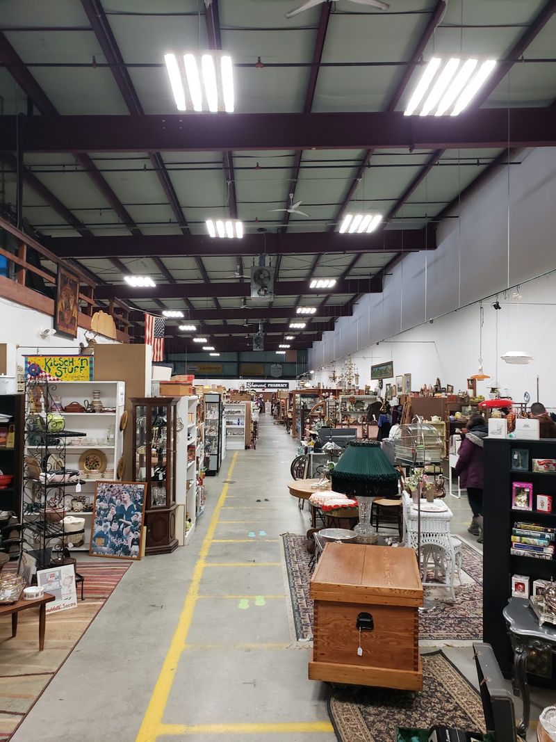 Thousands Of Vintage Pieces To Explore