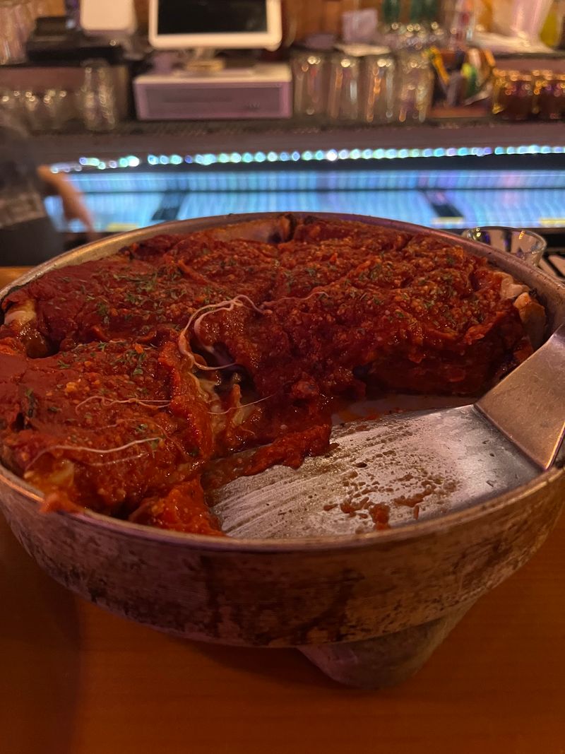 This Hidden Northern Wisconsin Pizzeria Is So Good Folks Drive Three Hours Just For A Slice - Decor Hint Chicago-Style Deep Dish Worth The Wait