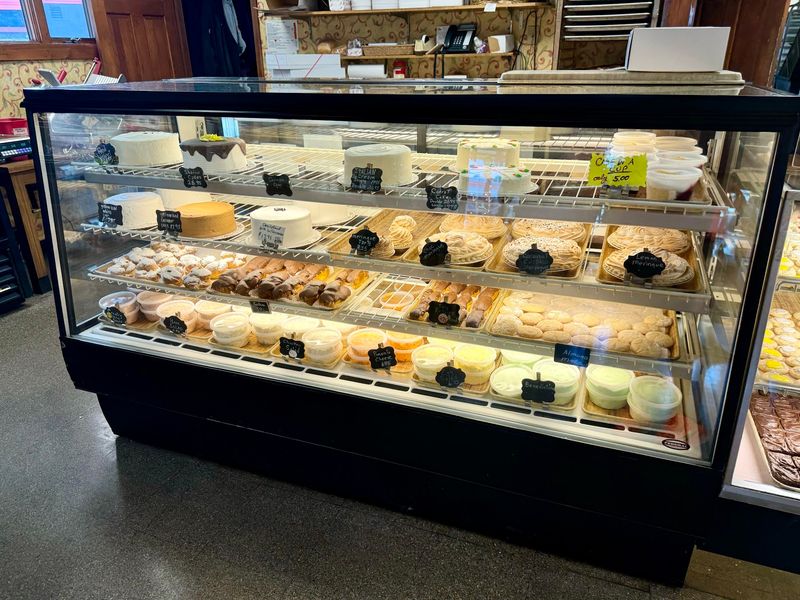 A German Bakery In Kentucky Has Been In The Same Family For Four Generations - Decor Hint Four Generations Of Family Recipes That Taste Like History