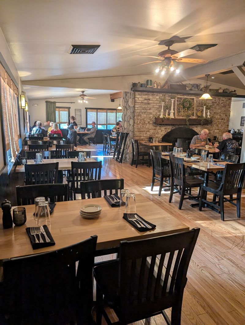 This Legendary Supper Club In Indiana Has The Best Prime Rib In The Midwest - Decor Hint The Atmosphere That Keeps People Returning