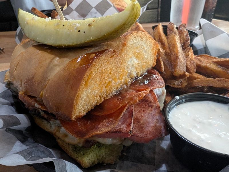 This Legendary Restaurant In Idaho Is Famous For Its Incredible Mac And Cheese - Decor Hint Burgers That Mean Business