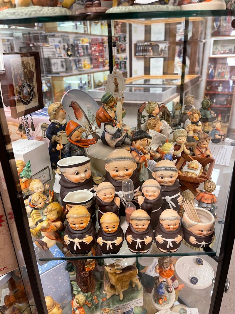 A Homespun Idaho Museum Somehow Fits Decades Of Collectibles Into One Storefront - Decor Hint Endless Wonders Within