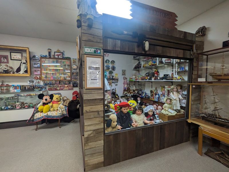 A Homespun Idaho Museum Somehow Fits Decades Of Collectibles Into One Storefront - Decor Hint Your Nostalgia Navigator