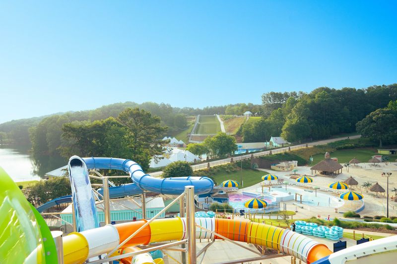 This Hidden Tropical Escape In Georgia Will Make You Feel Like You're In The Caribbean - Decor Hint Fins Up Water Park And Its Wild Slides
