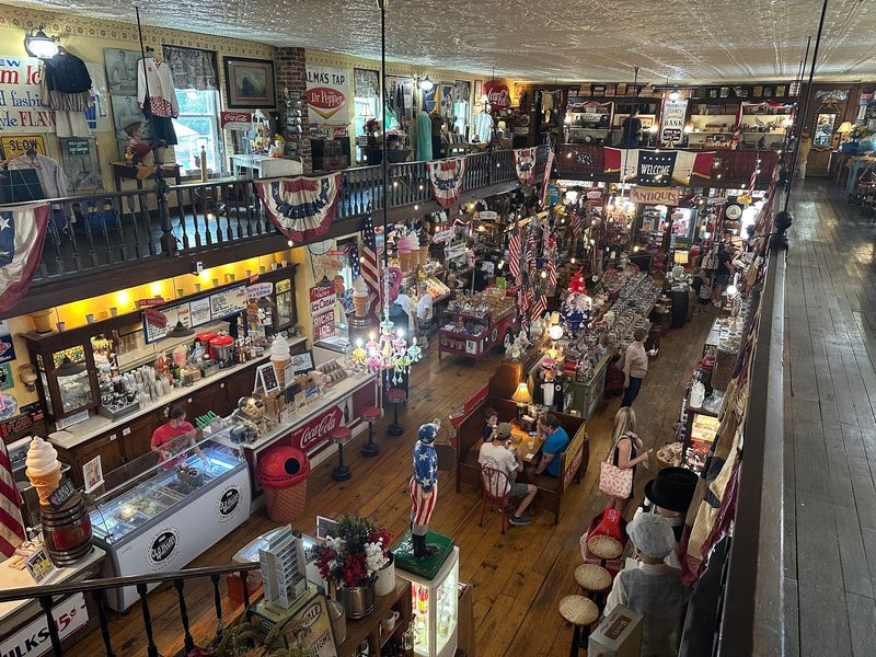 You Might Think You're In Scotland When You Visit This Missouri Town - Decor Hint A Historic District Frozen In Time